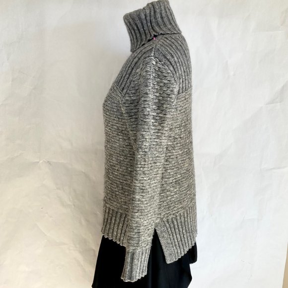 Banana Republic Soft Merino Wool Blend Heavy Knit Turtleneck Split Hem Sz SP - Picture 8 of 16
